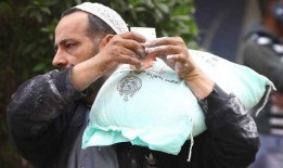 政府宣布为穷人提供“斋月套餐”免费小麦面粉