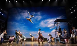 评论：评论家如何看待百老汇的《大象之水》？