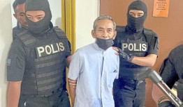 其中两人被控有恐怖主义相关内容