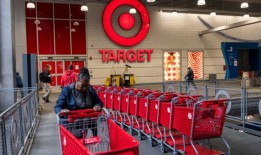 零售商塔吉特(Target)在销售额再次下降的情况下，公布了丰厚的收益，股价上涨