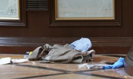 一名男子被控在伦敦旅游热点刺杀11岁女孩未遂