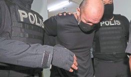 其中两人被控有恐怖主义相关内容