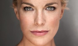 4月14日，汉娜·沃丁汉主持2024年奥利维尔奖