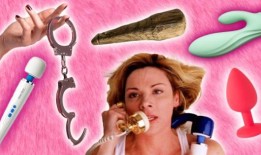 被蟒蛇困住的人被旁观者砍成碎片救了出来