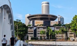 高等法院判处前国家科学基金会成员7天监禁，罪名是滥用警察权力，试图获得免费性服务