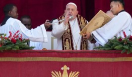 教皇圣诞致辞：“让武器的声音安静下来，克服分歧”