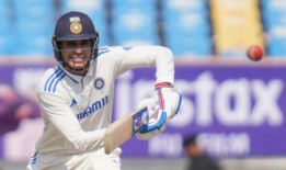 吉尔错过了一球，但印度在英格兰测试中领先440分