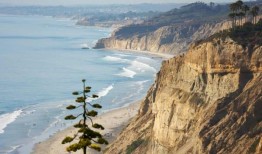 一名加州男子在被困海滩裂缝三天后获救