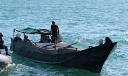 在西澳被抓的非法渔船被护送出澳大利亚水域