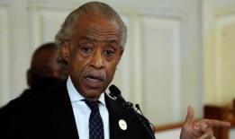 阿尔·夏普顿将反以色列抗议活动比作1月6日，被MSNBC主持人斥责：“上帝啊!”