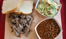 干燥的小镇，海鲜，烧烤：在阿拉巴马州