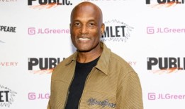 肯尼·利昂来主持百老汇小镇复兴