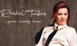 《日落大道》的瑞秋·塔克将发行新专辑，收录《女招待》、《桥梁》、《更多》的歌曲