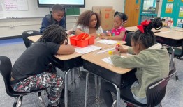 阿拉巴马州的督学谈论在白宫的暑期学习