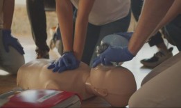 一起更健康：被心肺复苏术拯救的医生说不要等待行动：“你可以做到的”