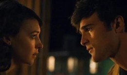 评论：雅各布·埃洛迪和黛西·埃德加-琼斯在优雅的戏剧中闪耀