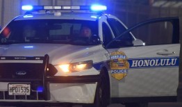 旁观者，64岁，在怀亚纳被流弹击中身亡