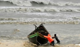 飓风袭击孟加拉国，近100万人逃往内陆避难