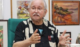 Raja Ahmad Aminullah说，为了一个更美好的世界，尝试诗歌吧