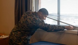 海军陆战队开始对住房和兵营进行居民调查