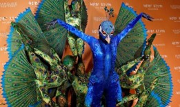 海蒂·克拉姆不得不为她的粉丝们准备万圣节服装