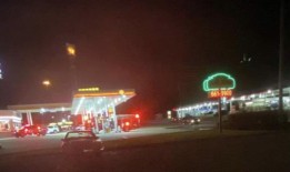 据报道，一辆行驶在伯明翰I-59公路上的车辆中发生枪击，造成2人受伤