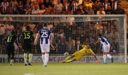 在卡拉宝杯的比赛中，托尼再次缺席，布伦特福德淘汰科尔切斯特