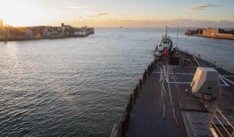 托马斯·哈德纳号在红海击落了“单向攻击无人机”