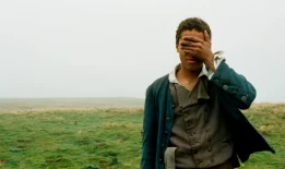 翡翠·芬内尔的《呼啸山庄》电影因选用雅各布·埃洛迪饰演“黑皮肤”的希斯克利夫而遭到强烈反对