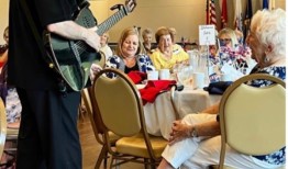 这个退伍军人节，一位前美国间谍通过音乐找到了和平