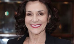 男子承认跟踪《舞动奇迹》评委雪莉·巴拉斯