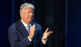 在全国知名牧师被指控性侵儿童后，教堂改名