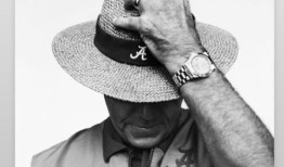 克里斯汀·萨班·塞塔斯分享了尼克·萨班从阿拉巴马退休时的泪流满面的照片：“苦乐参半的时刻”