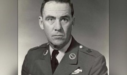 越南战争英雄，他为他的战友冒着敌人的炮火而战，受到老部队的尊敬