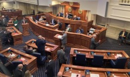 教育预算主席提出法案，逐步取消阿拉巴马州的基本食品税