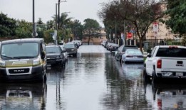 随着另一场风暴的到来，加州为“危及生命”的洪水和飓风做好了准备