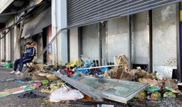 斯托蒙特执行官开会讨论混乱问题