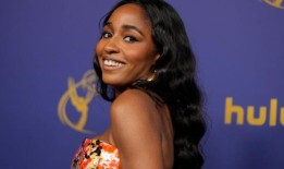 《熊》获得4项艾美奖，《驯鹿宝宝》获得4项