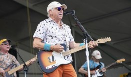 吉米·巴菲特在与罕见的侵袭性皮肤癌抗争4年后去世