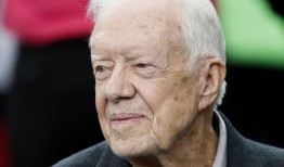 吉米·卡特说，他希望投票给哈里斯