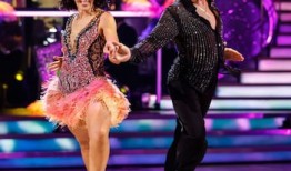 阿曼达·艾宾顿说，她的孩子们在她谈论《舞动奇迹》后收到了死亡威胁