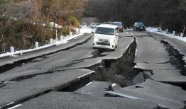日本解除海啸预警，死亡人数上升，寻找地震幸存者面临“与时间的战斗”