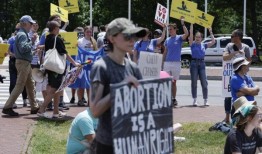 共和党人支持在明年3600亿美元的退伍军人事务部预算草案中禁止堕胎