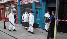 装修房屋的工人在地板下发现了婴儿的骨架