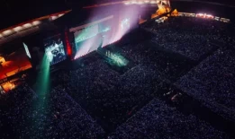 印度歌迷受够了花高价买臭气熏天的厕所和演唱会的交通堵塞