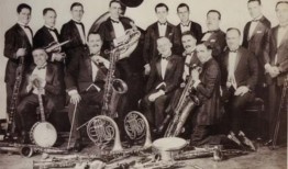 一百年的《蓝色狂想曲》(Rhapsody in Blue)，一部改变音乐史的作品