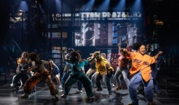 卡米尔·a·布朗在《地狱厨房》中将90年代的纽约带回百老汇