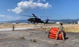 “压力很大”：陆军机组人员讲述希腊消防任务