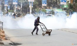 肯尼亚警方在首都的小型集会上发射催泪瓦斯