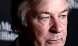 亚历克·鲍德温因枪杀海莉娜·哈钦斯被提起新的《铁锈》枪击案刑事指控